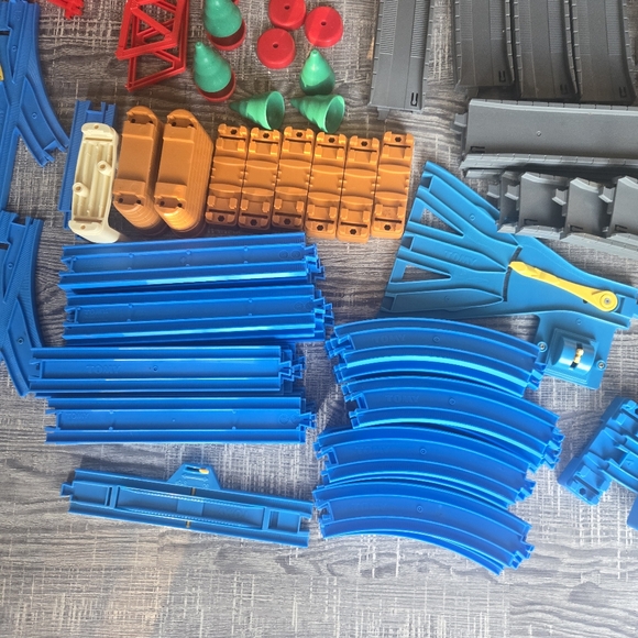 Thomas And Friends Motorized 2006 Tomy Thomas Giant Set Lot Parts Buildings - Picture 11 of 16